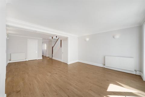 3 bedroom mews for sale, Cavalry Gardens, Putney