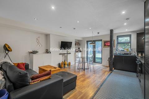 Isledon Road, Islington, London, N7