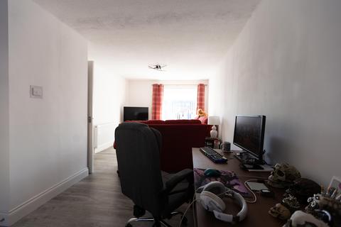 3 bedroom terraced house for sale, St. Kilda Bank, Broomlands KA11