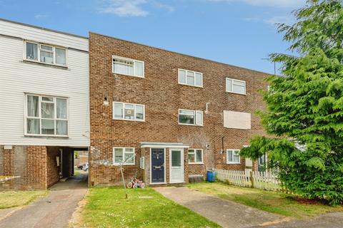 2 bedroom maisonette for sale, Wakehams Green Drive, Crawley
