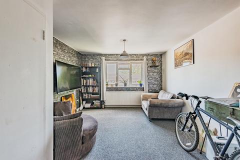2 bedroom maisonette for sale, Wakehams Green Drive, Crawley