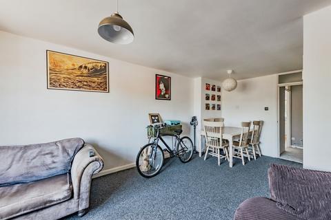 2 bedroom maisonette for sale, Wakehams Green Drive, Crawley