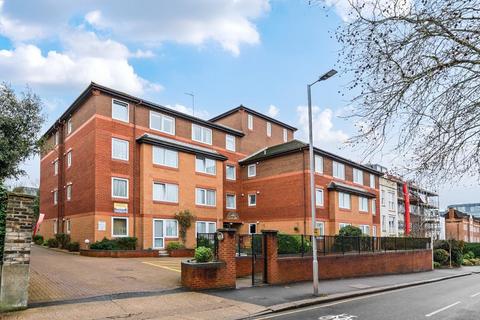 1 bedroom retirement property for sale, Surbiton,  Surrey,  KT6