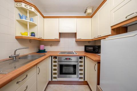 1 bedroom retirement property for sale, Surbiton,  Surrey,  KT6