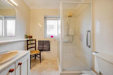 1 bedroom retirement property for sale, Surbiton,  Surrey,  KT6