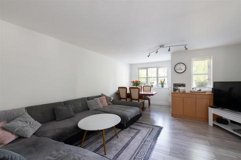 2 bedroom ground floor flat for sale, Pickard Close, London N14