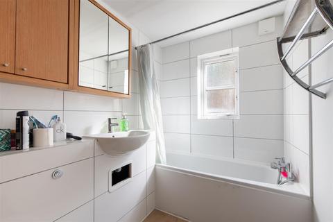 2 bedroom ground floor flat for sale, Pickard Close, London N14