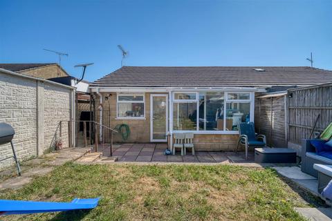 2 bedroom semi-detached bungalow for sale, Downsview Drive, Gillingham