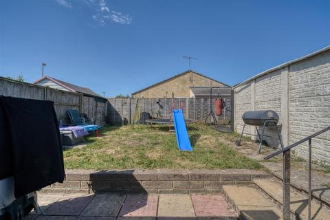 2 bedroom semi-detached bungalow for sale, Downsview Drive, Gillingham