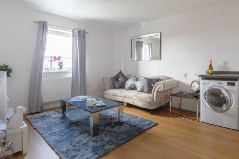 1 bedroom flat to rent, at Pure Resi, 29 Kings House, Cantelupe Road RH19