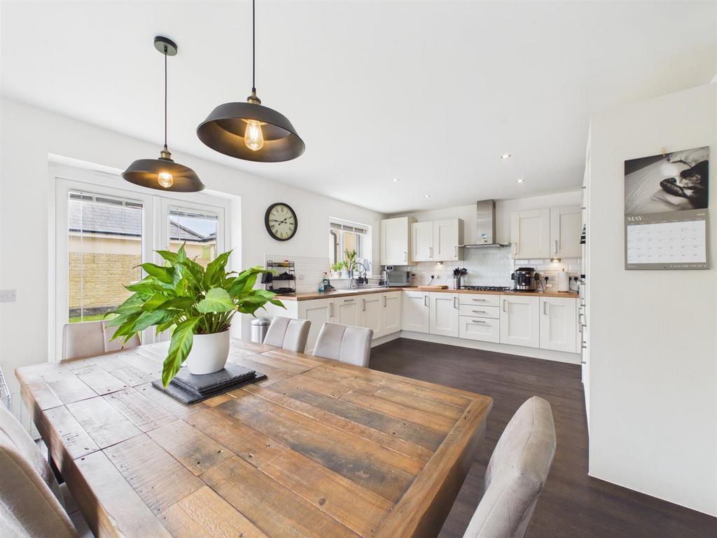 Kitchen/Dining Area