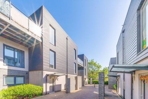 1 bedroom flat for sale, Bennington Close, Thornton Heath, CR7