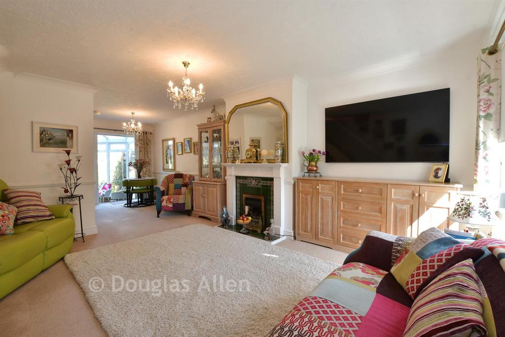 Lounge/Dining Room