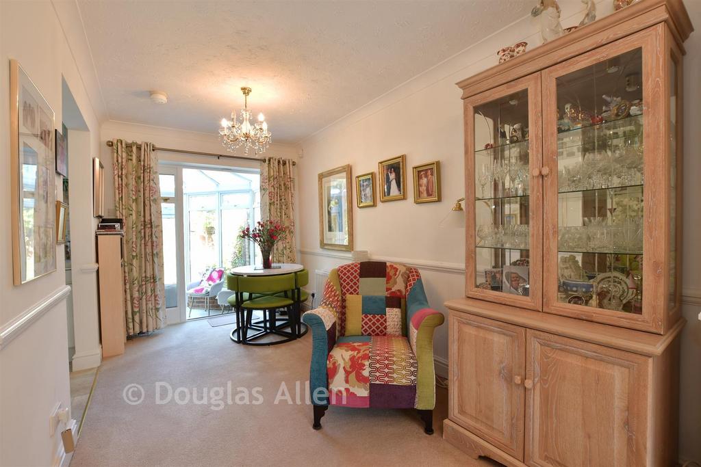 Lounge/Dining Room