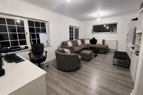 1 bedroom in a house share to rent, Eltham High Street, London SE9