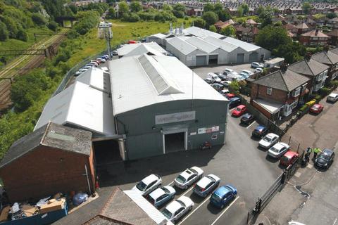 Warehouse to rent, Lees St Manchester M18 8QU