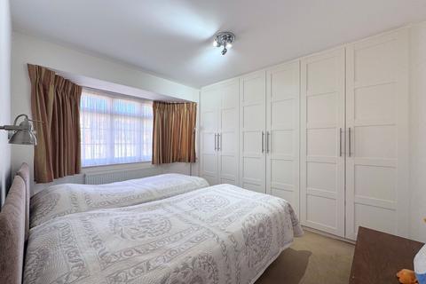 4 bedroom semi-detached house for sale, Farm Road, Edgware, HA8