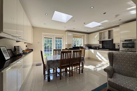 4 bedroom semi-detached house for sale, Farm Road, Edgware, HA8