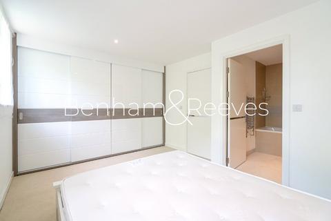 4 bedroom terraced house to rent, Mary Rose Square, London, SE16