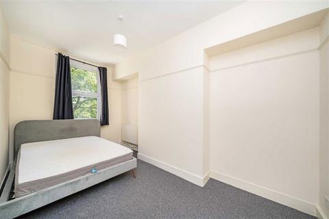 2 bedroom flat to rent, Romola Road, London SE24