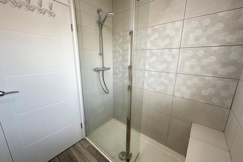 2 bedroom apartment to rent, Temple Road, Sale, M33