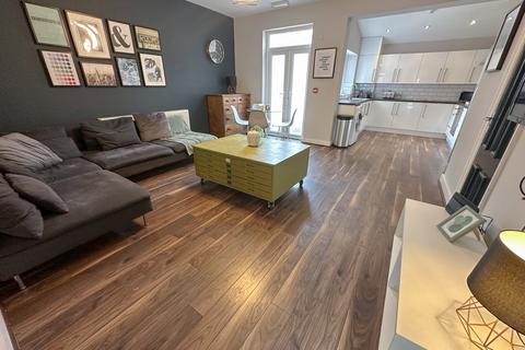 6 bedroom terraced house for sale, Esher Road, L6 6DF,