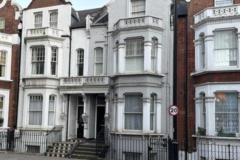 Cremorne Road, London