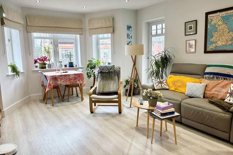 2 bedroom apartment for sale, Oaklands Road, Bromley BR1