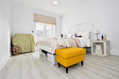 2 bedroom apartment for sale, Oaklands Road, Bromley BR1