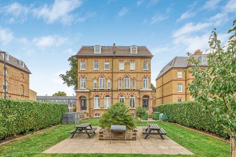 2 bedroom flat to rent, Brixton Road, London SW9