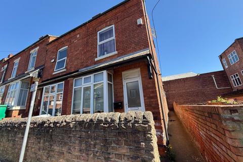 4 bedroom house to rent, Harley Street, NOTTINGHAM, NG7