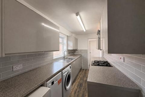 4 bedroom house to rent, Harley Street, NOTTINGHAM, NG7