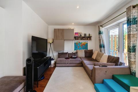 2 bedroom apartment for sale, Howard Road, Stanmore