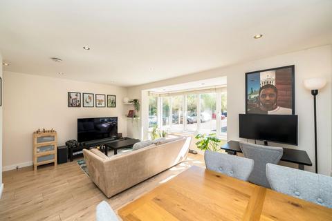 Linwood Close, London SE5