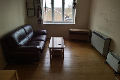 1 bedroom flat to rent, Raglan Close, Hounslow TW4
