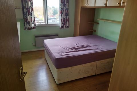 1 bedroom flat to rent, Raglan Close, Hounslow TW4