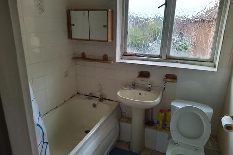 1 bedroom flat to rent, Raglan Close, Hounslow TW4