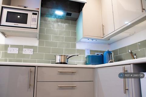 1 bedroom flat to rent, Market Street, Kingswinford, DY6