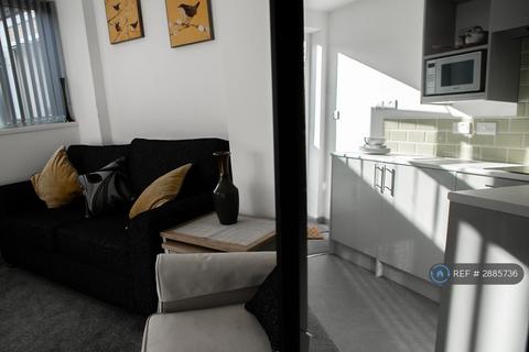 1 bedroom flat to rent, Market Street, Kingswinford, DY6