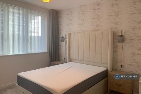 1 bedroom in a flat share to rent, Kings Hill, Barking, IG11