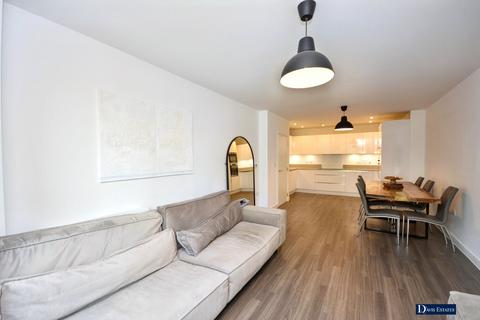 2 bedroom flat for sale, Freesia Lodge, Kings Park, Harold Wood, RM3