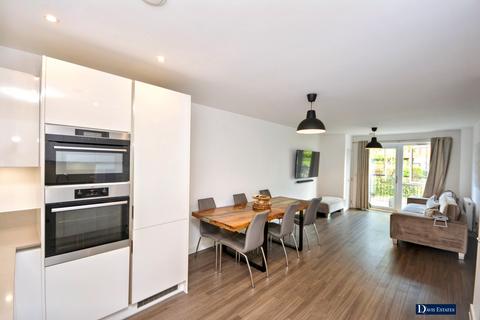 2 bedroom flat for sale, Freesia Lodge, Kings Park, Harold Wood, RM3