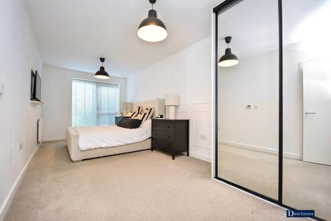 2 bedroom flat for sale, Freesia Lodge, Kings Park, Harold Wood, RM3
