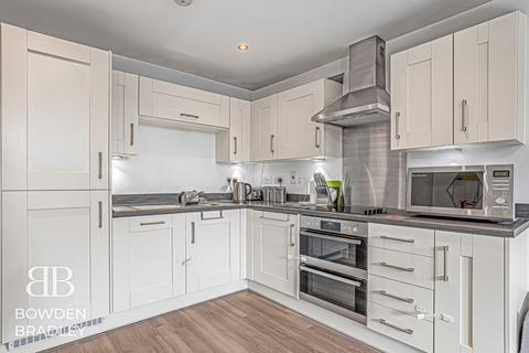 1 bedroom ground floor flat for sale, Marine Crescent, Sonar House, IG6