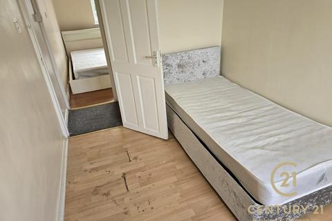 4 bedroom terraced house to rent, Stokes Road