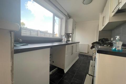 2 bedroom terraced house to rent, Victoria Road,Quarry Bank
