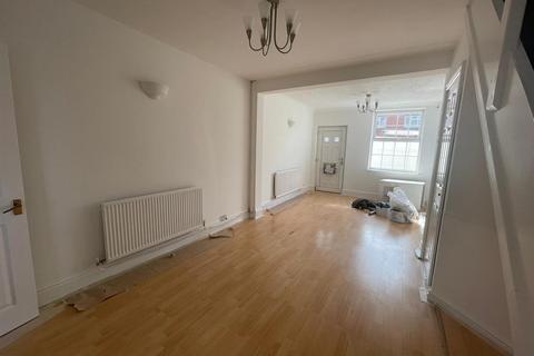 2 bedroom terraced house to rent, Victoria Road,Quarry Bank