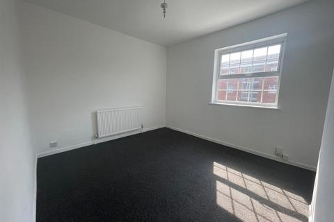 2 bedroom terraced house to rent, Victoria Road,Quarry Bank