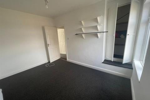 2 bedroom terraced house to rent, Victoria Road,Quarry Bank