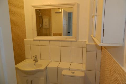 2 bedroom flat for sale, Suffolk Close, Coppenham SL1
